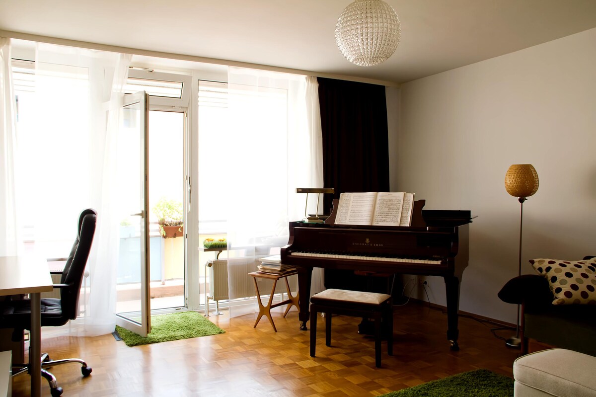 Top performing Airbnb: Centrical but quiet with a huge balcony in Köln
