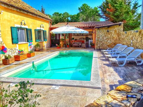 Villa with pool near the beach of Selinunte