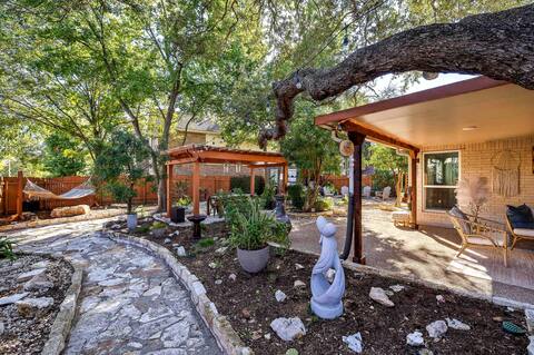 The Garden House - An Outdoor Oasis Wellness Home