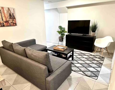 2 bedroom across from NYC bus!