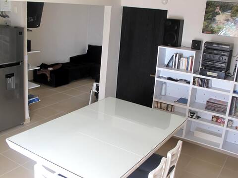 Full 5 Min VW Floor Apartment