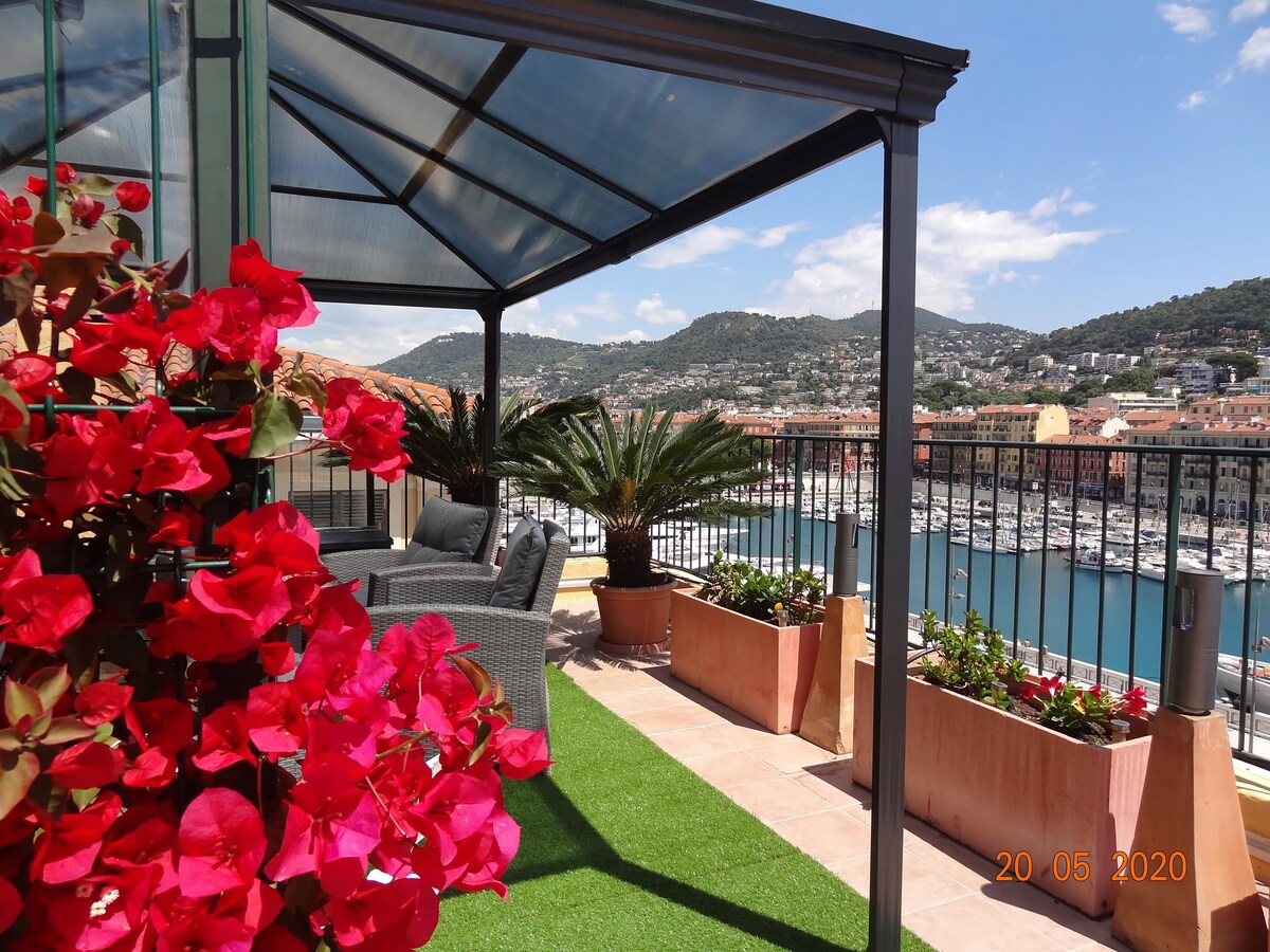 Popular Airbnb listing: Port of Nice, unique roof terrace in Garibaldi