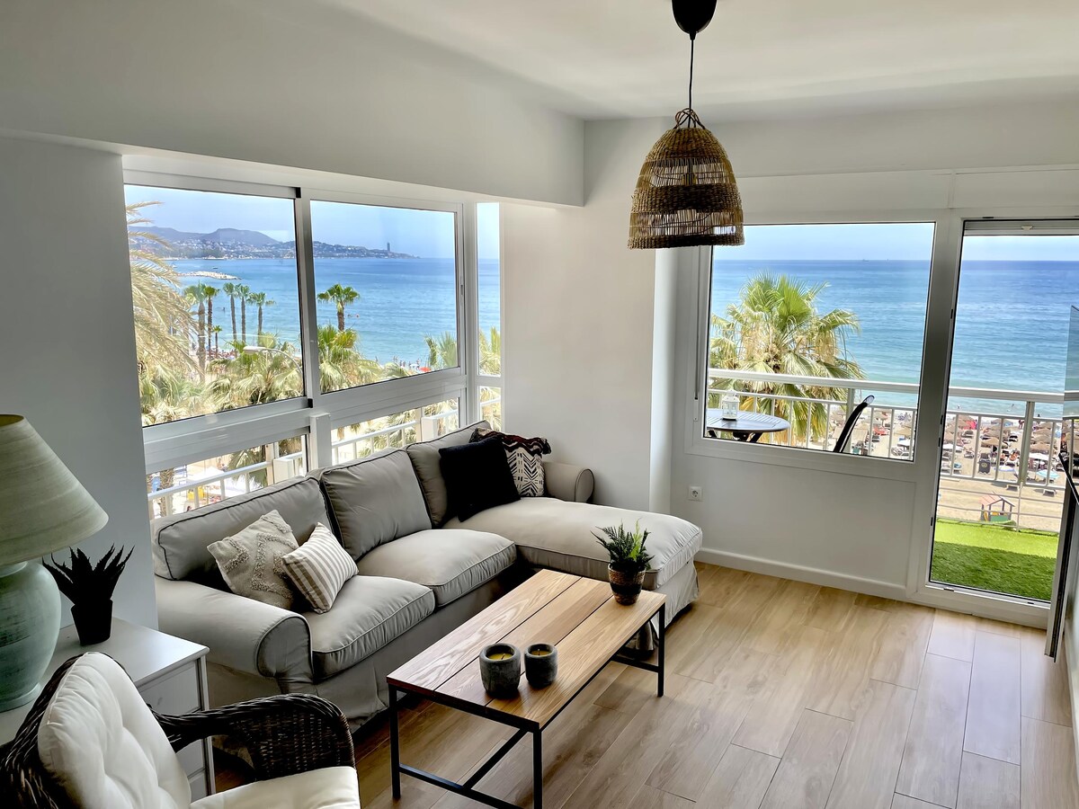 Successful Airbnb property: New 2bedroom,best sea front views,on the beach in Campos Elíseos