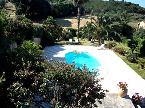 T 3  garden floor in villa with sea view pool