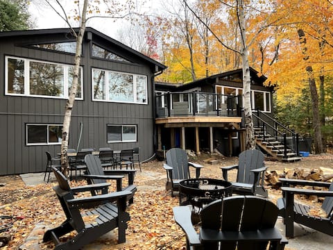 Muskoka Lakefront Cottage w/ Hot Tub and Sauna