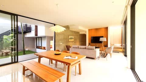 Koselig Bandung Family Villa 5BR Rooftop View BBQ