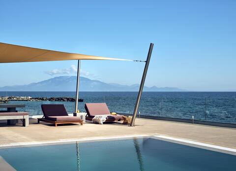 Sea Front LaMer Villa,Luxury Retreat & Heated Pool