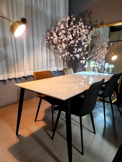 New Open/Main Street/65-inch TV/Duplex/Spacious Space/Free Parking/Cleanliness, Disinfection/Hot Pla