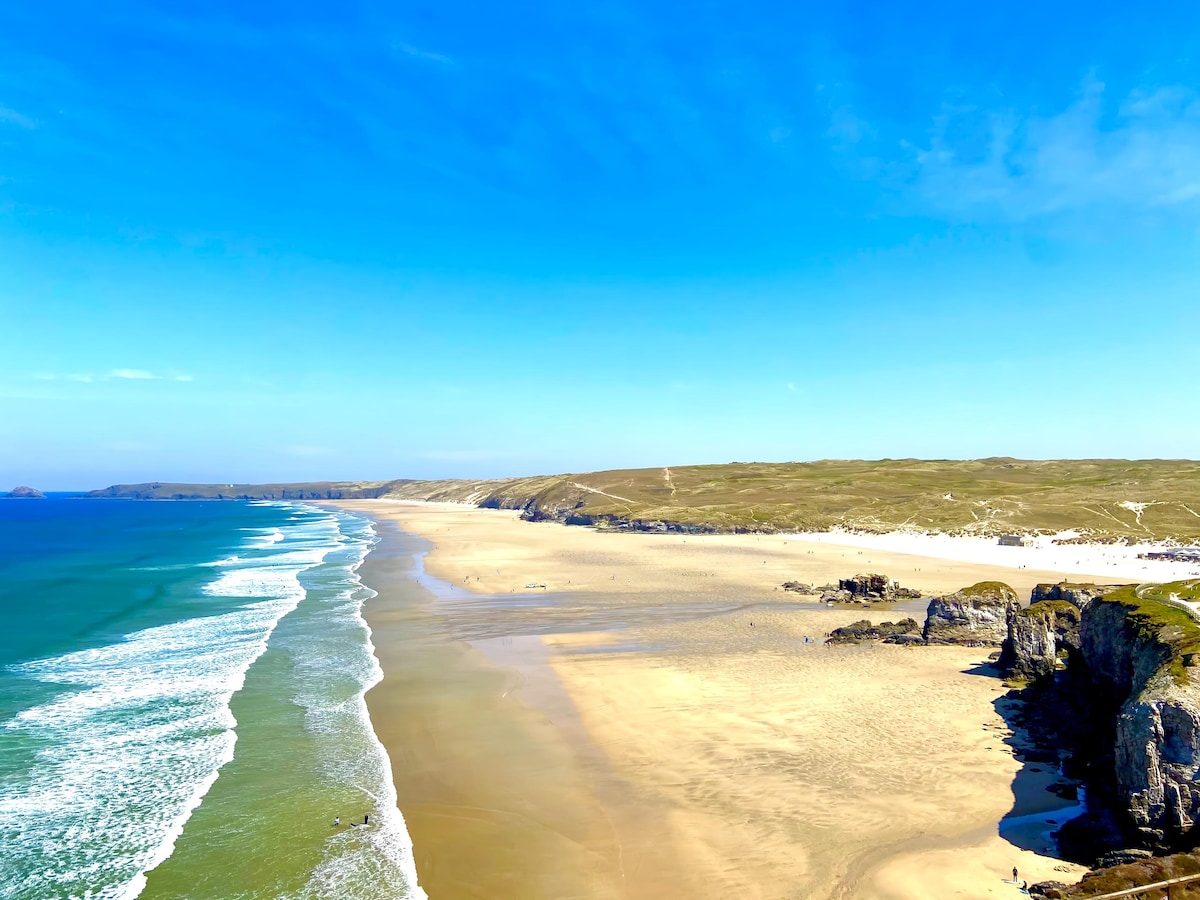 Top performing Airbnb: Chalet with mezzanine bedroom in Perranzabuloe