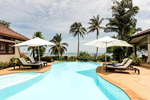 Stunning Beachfront Villa on Ko Samui