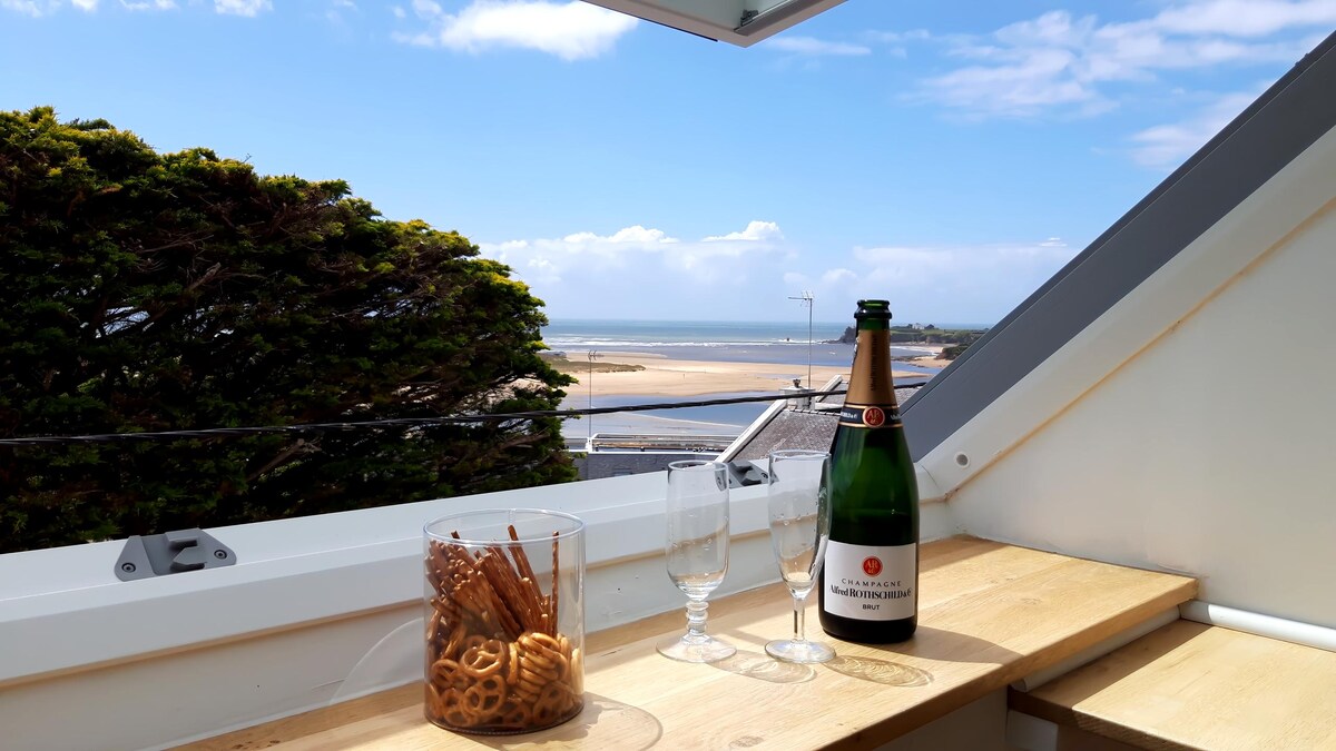 Top Airbnb: Small cozy nest with sea view, 3-min walk to the beach in Guidel