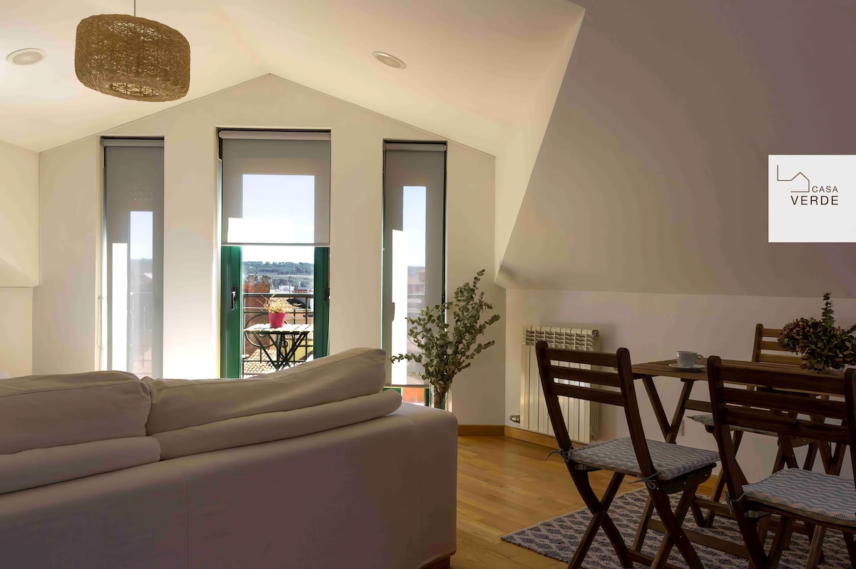 Top Airbnb: Beautiful penthouse with terrace next to C/ Ancha. 2 bedrooms in León