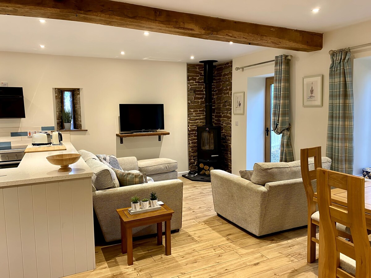 Successful Airbnb property: Rural Cottage with Log Fire, Lake Walk and Fishing in Shropshire