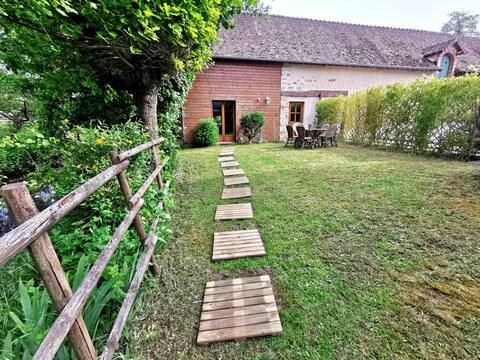 Countryside lodge with pool (15 km from Le Mans)