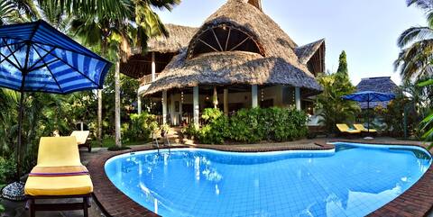LUXURY 5 BED VILLA MADAGASKAR pool chef cleaning
