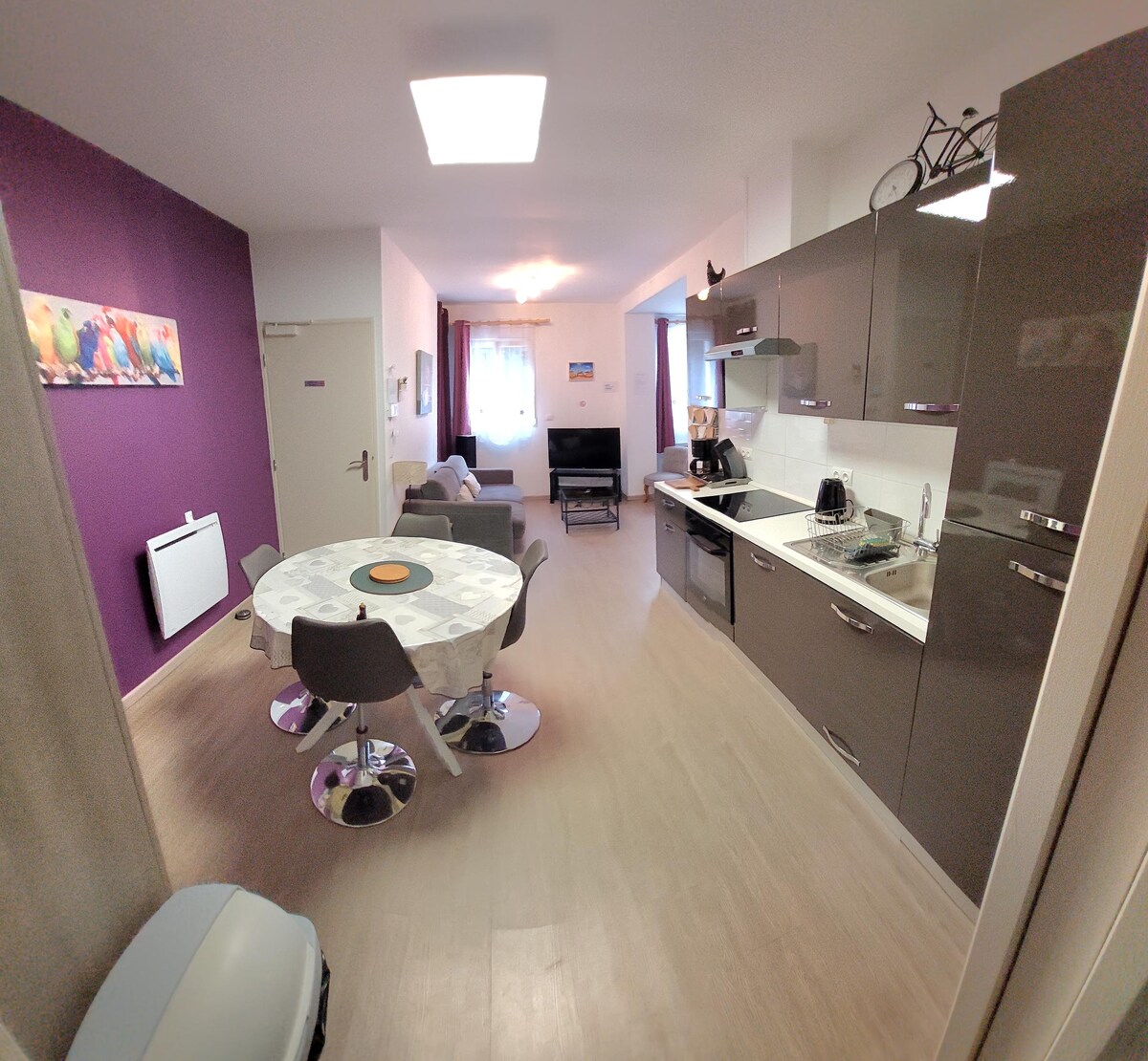 Successful Airbnb property: 65 m² 200 m TGV/university 450 m from downtown Free parking in Arras