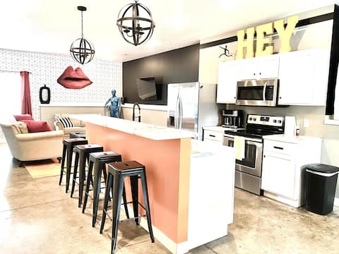 10 beds/ 4.5 bathrooms-pool table