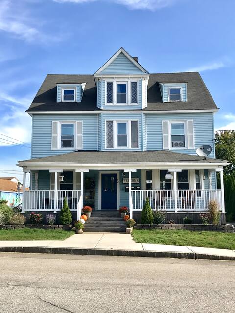Walk to Beach from Spacious 1920 Home