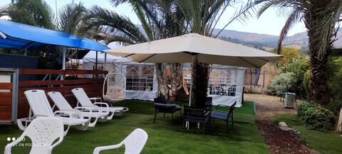 Villa with heated pool hot tub, snooker barbecue close to the Sea of Galilee