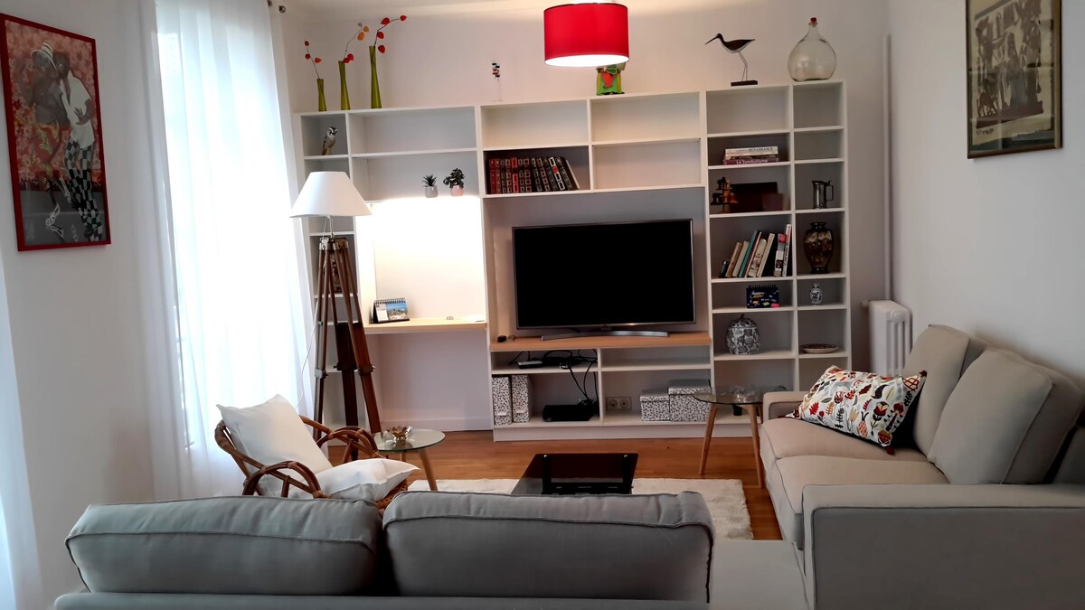 Annonce Airbnb populaire: Charming 90 m2 apartment in city center + garage à Caen