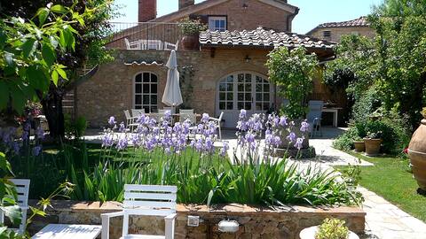 Leo Romantic House House
