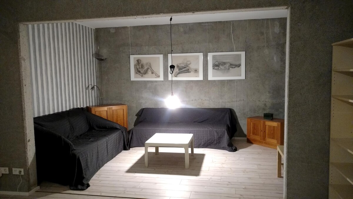 Successful Airbnb property: Bright apartment near fair and BMW, accessible in Schönefeld Abtnaundorf