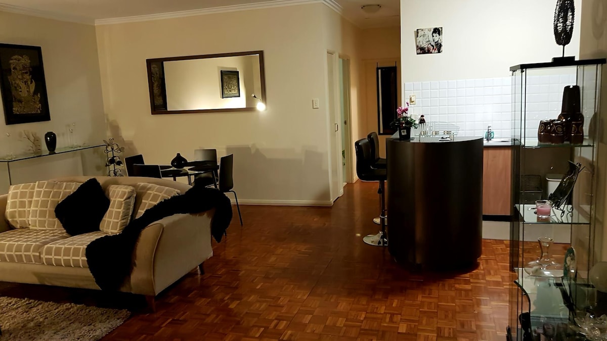 Top Airbnb: Location Location Stylish Comfortable Easy Living in Perth