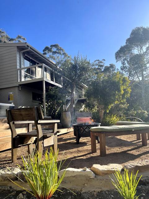 Views, 4/5 queen bedrooms and a boutique vibe