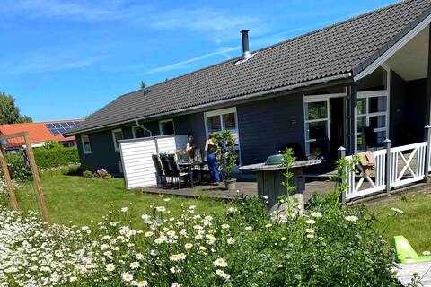 Cottage with spa and close to beach and forest