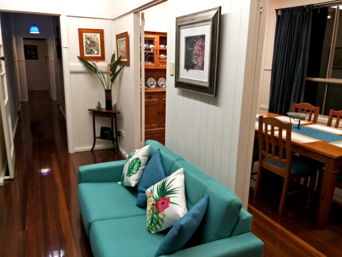 Popular Airbnb listing: At the Centre of famous Gallery Walk, Mt Tamborine in Scenic Rim Regional