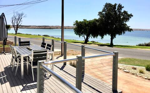 Edin House (Waterfront Holiday Home)