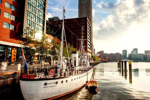 Unique Pension Schip in Rotterdam, Kop van Zuid