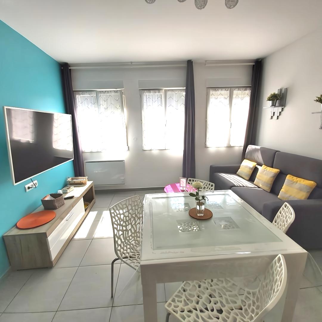 Successful Airbnb property: Ground floor 200 m TGV/train 450 m city center. Free parking in Arras