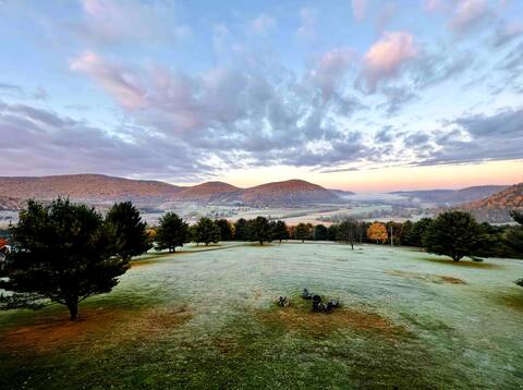 Catskills Mountain House with Panoramic VIEWS!