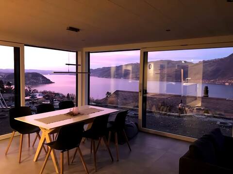 Modern accommodation with panoramic views of Lake Thun