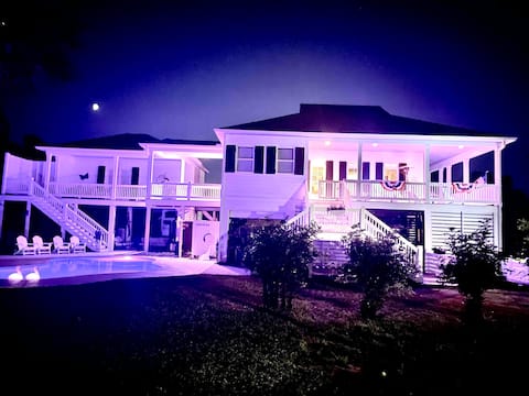 Gulf Views/walk to Beach/pool/pet friendly fee