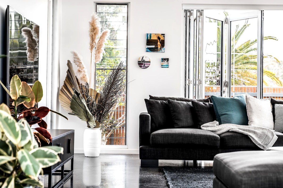 Successful Airbnb property: Elevation - Heated Pool & Hot Spa (no extra fees) in New South Wales