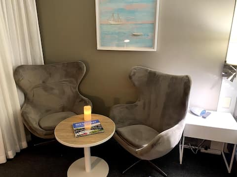 Popular Airbnb listing: Sun-splashed studio: unlimited ocean views in Surfers Paradise