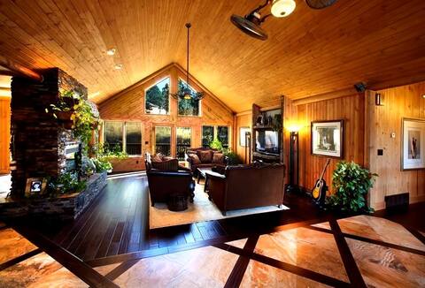 Gold Dust Manor-beauty, serenity, privacy for all