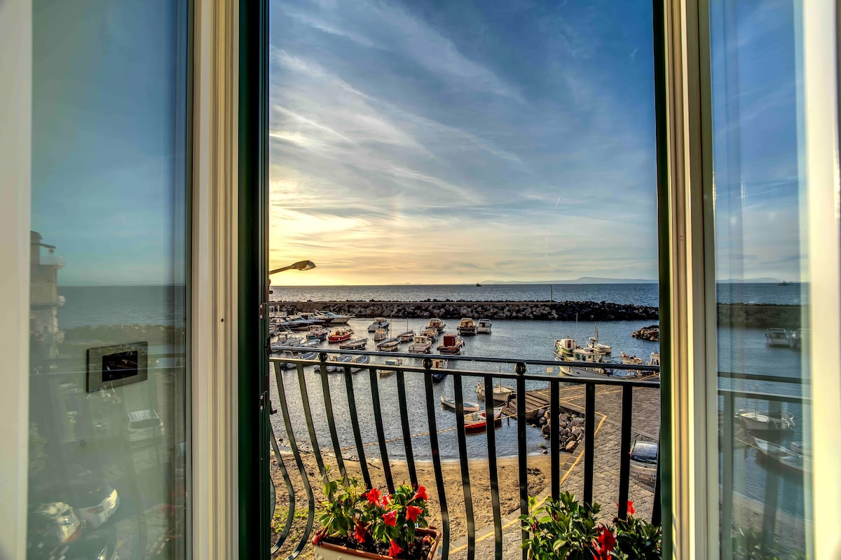 Top performing Airbnb: House Archimede - eyes on the sea in Massa Lubrense