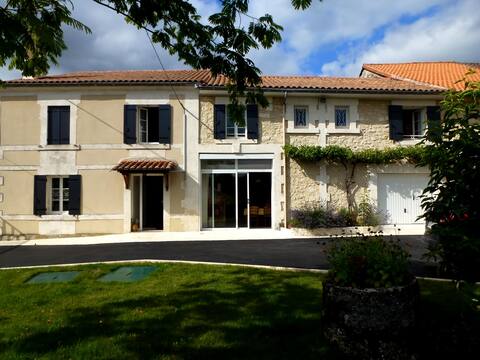 house in green Perigord