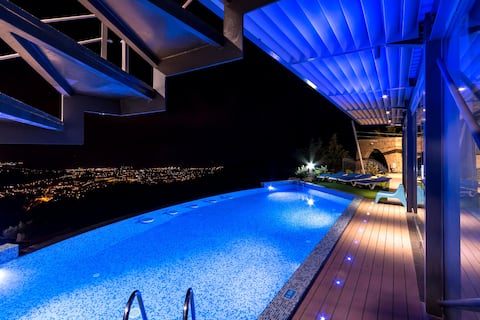 Ultra modern villa with sea view