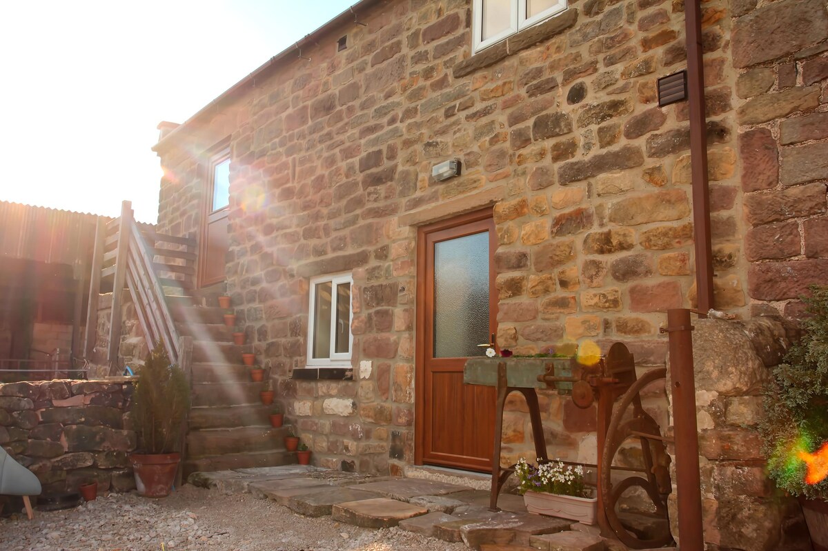 Popular Airbnb listing: Hayrick Cottage in Amber Valley