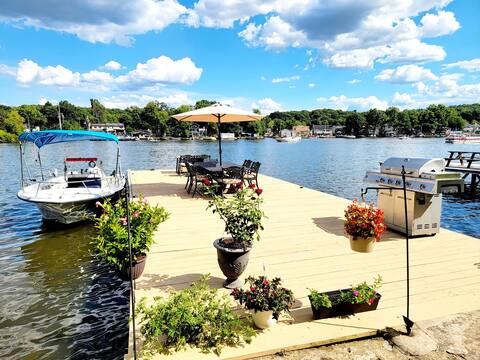 4 Bedroom Lake Hopatcong Lakefront Home w/ Kayaks