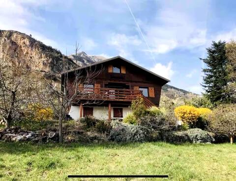 Authentic Wood Chalet with fireplace