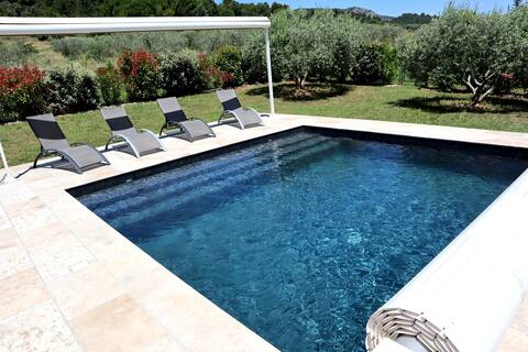 Gite Oléa, with private heated swimming pool.
