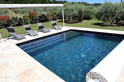 Gite Oléa, with private heated swimming pool.