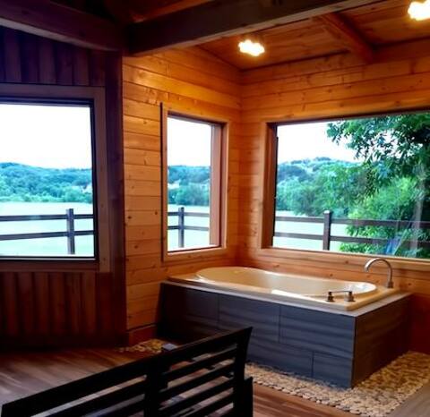 Bird's Nest Tree House-3.5 miles toTurner Falls!