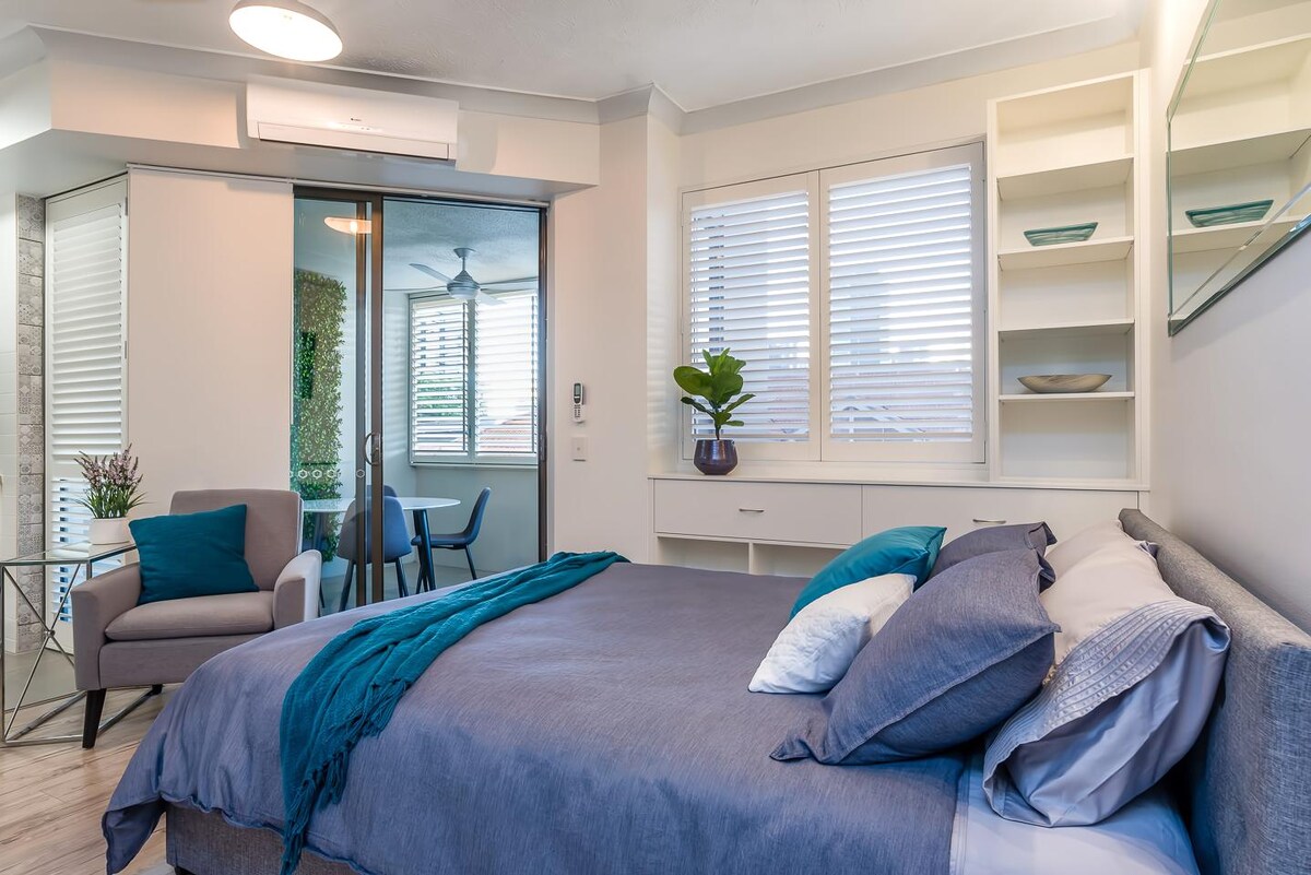 Top performing Airbnb: Inner City Studio with Resort Style Living in Kangaroo Point