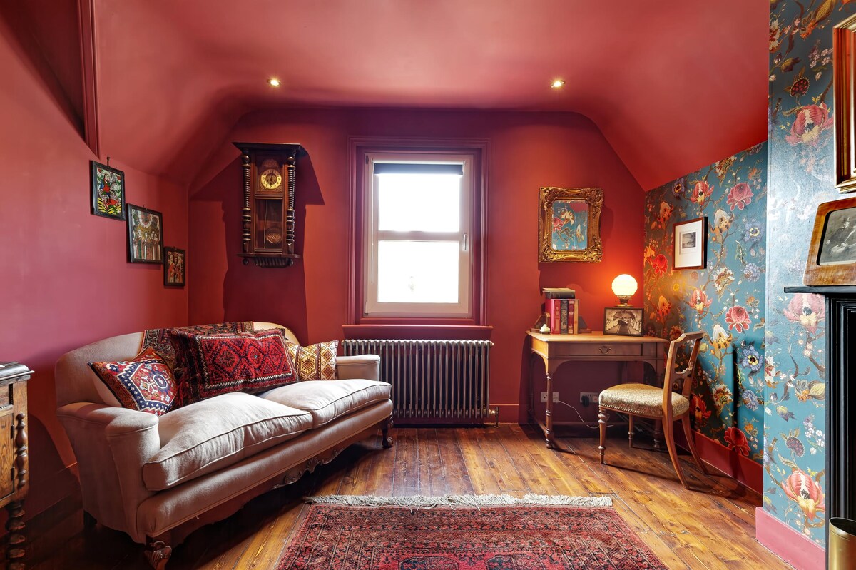 Successful Airbnb property: Top floor Luxury in Ramsgate